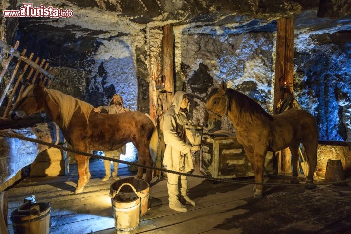 Immagine I minatori delle cave di sale di Wieliczka nel corso degli anni hanno creato delle vere e proprie opere d'arte, all'interno della miniera, Patrimonio UNESCO della Polonia - © Nightman1965 / Shutterstock.com