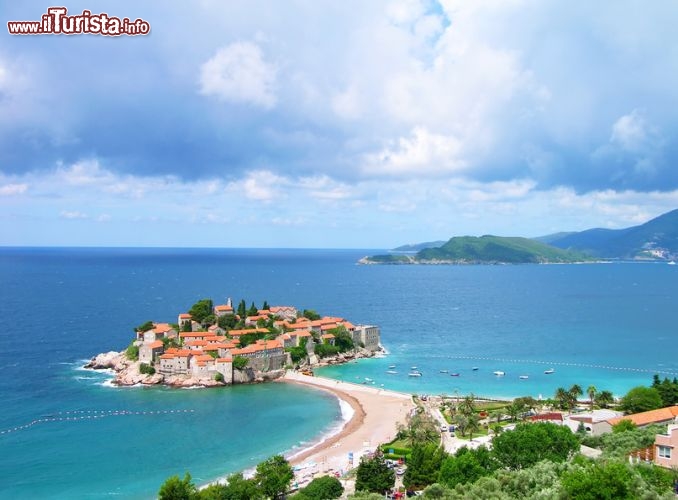Immagine Isola di Sveti Stefan in Montenegro - © karnizz - Fotolia.com