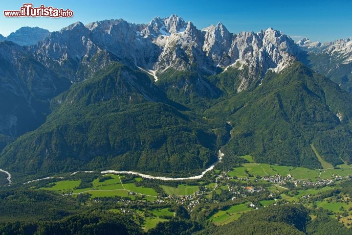 Immagine Gozd Martuljek vicino a Kranjska Gora, splendida località montana slovena situata nel cuore delle Alpi Giulie