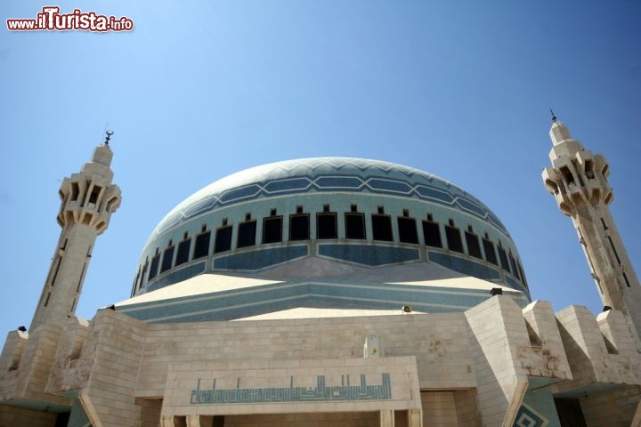Immagine La Moschea reale di Amman (King Abdullah Mosque) la capitale della Giordania - © Matej Hudovernik / Shutterstock.com