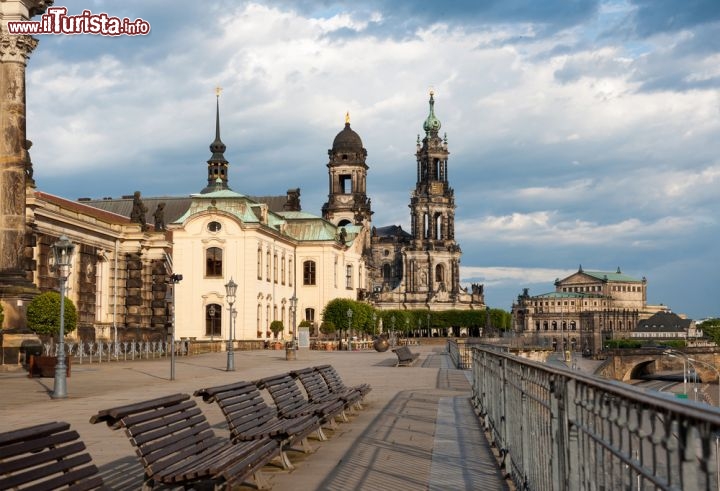Immagine La Terrazza di Bruhl è una delle attrazioni più visitate del centro di Dresda in Germania - © anyaivanova / Shutterstock.com