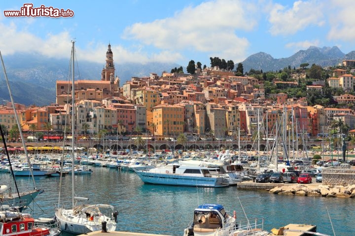 Immagine La marina ed il porto turistico di Mentone in Francia, ad est di Nizza in Costa Azzurra - © Rostislav Glinsky / Shutterstock.com