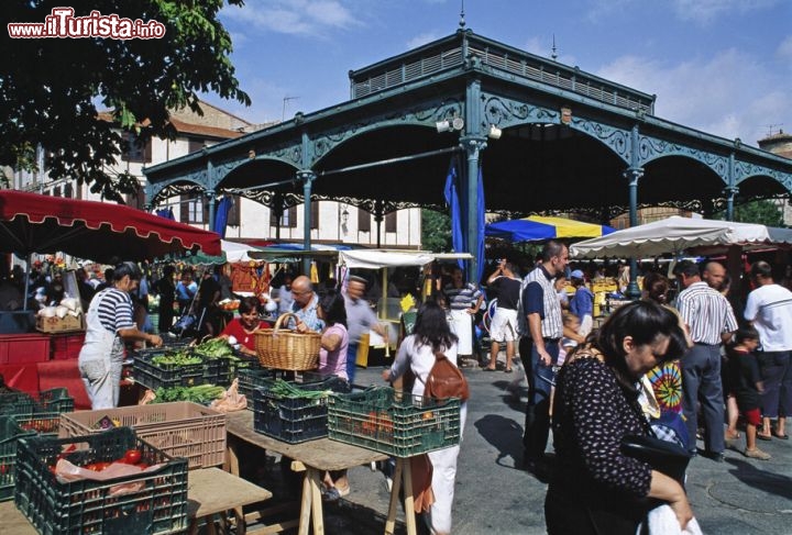 Immagine Il vivace mercato di Mirepoix in Francia - © Tourisme de Mirepoix