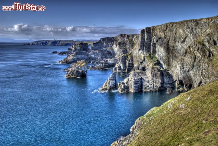 Immagine Mizen Head: la drammatica costa rocciosa della contea di Cork in Irlanda - © matthi / Shutterstock.com