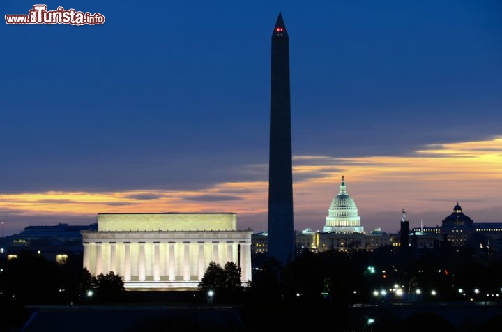 Immagine Il National Mall a  Washington DC. Si nota il Lincoln Memorial, dedicato al celebre Presidente degli Stati Uniti, recentemente ricordato da un film di Steven Spielberg - © Orhan Cam / Shutterstock.com