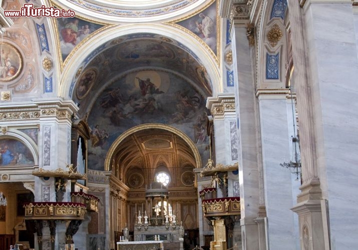Immagine Navata principale del Duomo di Vigevano, capolavoro rinascimentale  - © Stefano Panzeri / Shutterstock.com