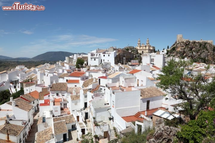 Immagine Olvera il borgo bianco dell'Andalusia in Spagna - © Philip Lange / Shutterstock.com