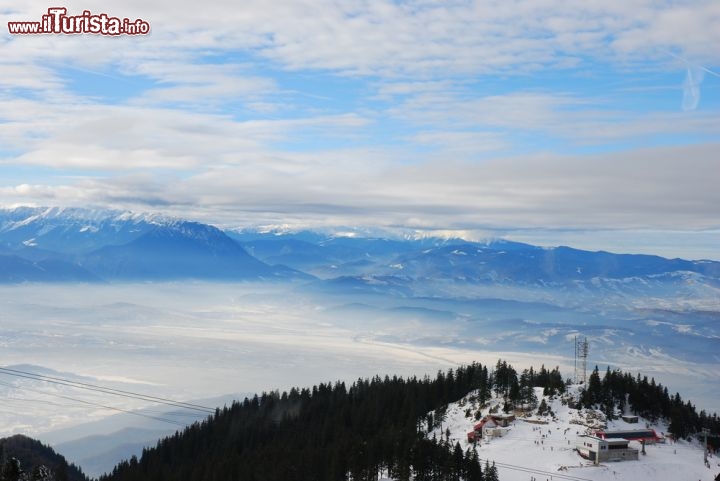 Immagine Panorama invernale sui monti Carpazi: siamo nelle vicinanze di Sinaia in Romania - © Catalin D / Shutterstock.com