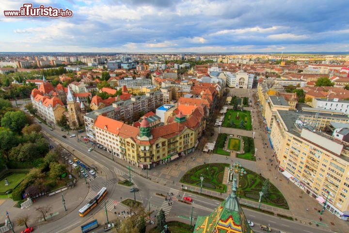 Immagine Il panorama che si ammira dall'alto della Cattedrale ortodossa di Timisoara  - © SebiTian / Shutterstock.com