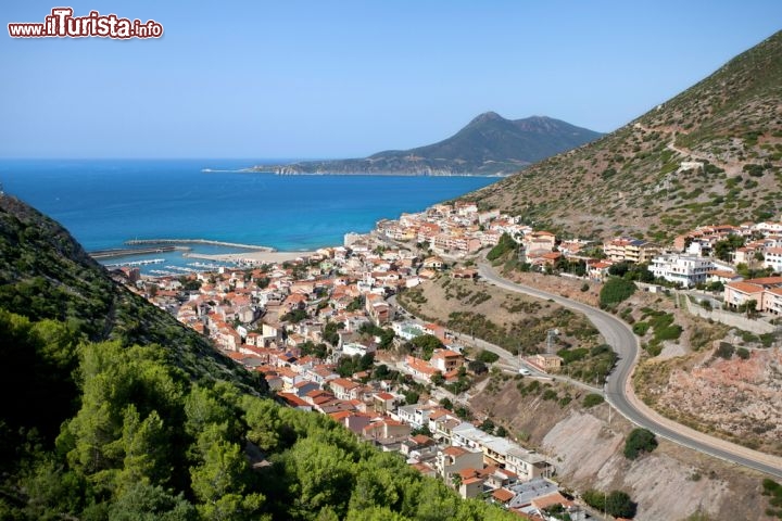 Immagine Panorama di Buggerru, siamo sulla costa sud dellla Sardegna Occidentale - © Jenny Sturm / Shutterstock.com