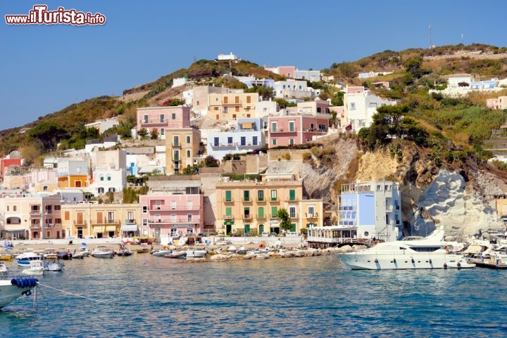 Immagine Panorama marina di Ponza isola Lazio - © claudio zaccherini / Shutterstock.com