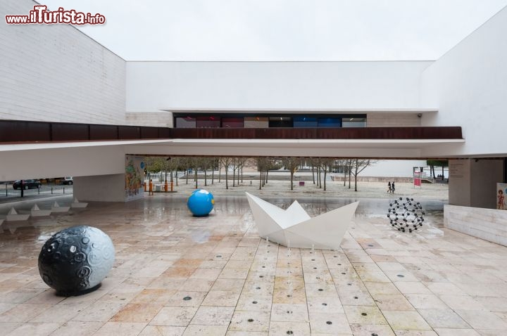 Immagine Il Pavilhão do Conhecimento (il Padiglione della Conoscenza) è un museo della scienza situato nel arque das Nações a Lisbona  - foto © pio3 / Shutterstock.com