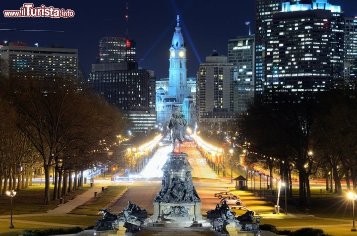 Immagine Il Philadelphia City Hall di notte - SeanPavonePhoto / Bigstockphoto