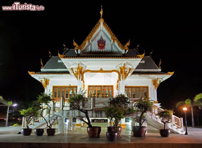Immagine I templi buddisti sono il simbolo di Phuket (Thailandia) sia per il loro valore sacro che per la loro indiscutibile bellezza - © Kushch Dmitry / Shutterstock.com