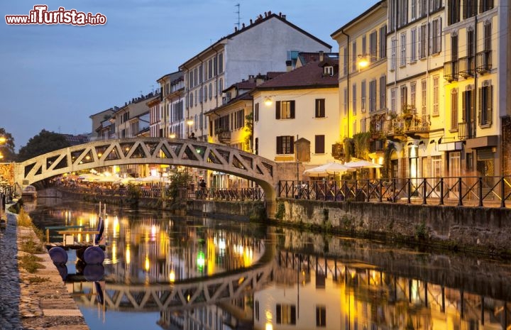 Immagine Ponte zona Navigli a Milano: siamo vicino a Porta Ticinese - © Sergey Dzyuba / Shutterstock.com