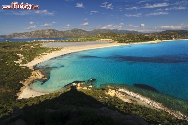 Immagine Porto Giunco: la magnifica spiaggia si trova a sud di Villasimius, nella porzione sud-orientale della Sardegna - © Luca Moi / Shutterstock.com
