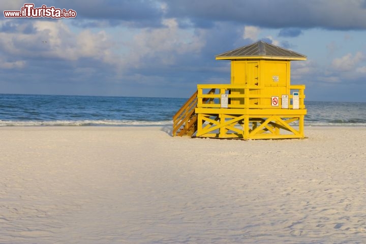 Immagine Posto osservazione bagnino (bay watch) sulla spiaggia di Sarasota in Florida (USA) - © SAJE / Shutterstock.com