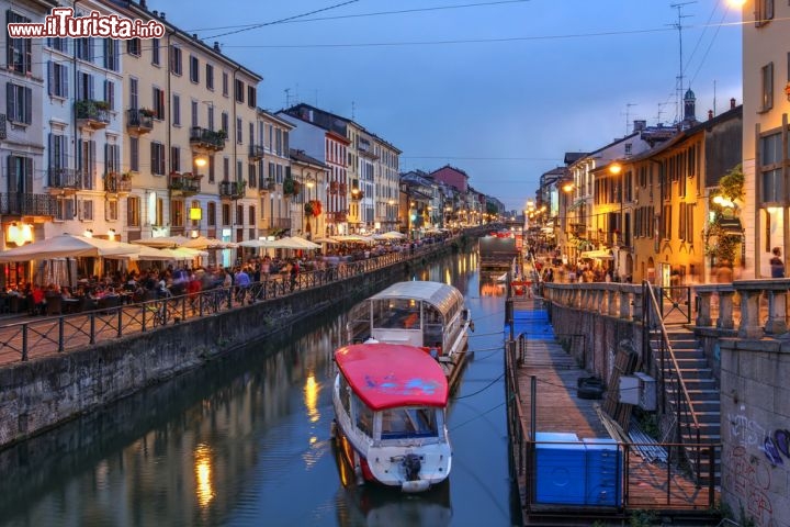 Immagine Ristoranti lungo i Navigli di Milano - © Mihai-Bogdan Lazar / Shutterstock.com