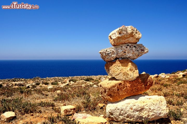Immagine Rocce sul mare di Cala Domestica, nei pressi di Buggerru in Sardegna - © Sfocato / Shutterstock.com