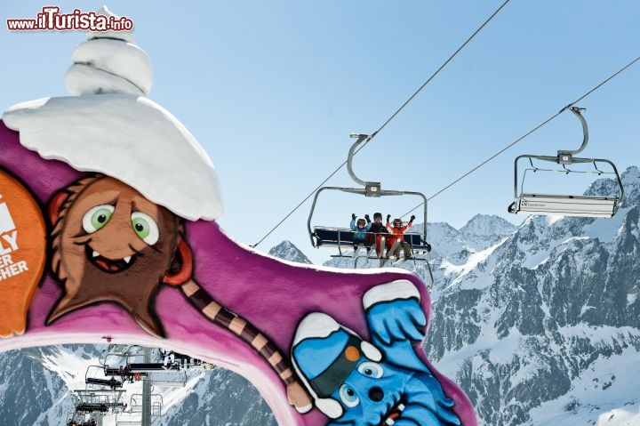 Immagine Seggiovia e Ski area bambini a Stubai in Austria. Per le famiglie ci sono servizi per i bambini che non sciano, come un divertente Kindergarten  - © Tourismusverband Stubai Tirol/Andre Schoenherr