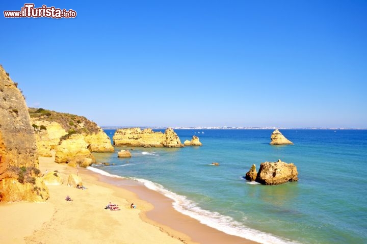 Immagine Spiagge e costa rocciosa nei dintorni di Lagos in Portogallo (Algarve) - © Devi / Shutterstock.com