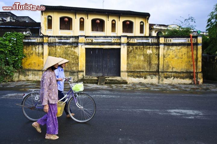 Immagine Strada nel centro storico di Hoi An, uno dei centri culturali più importanti del Vietnam 115133461 - © filmlandscape / Shutterstock.com