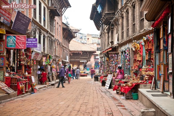 Immagine Una delle vie principali della città reale di Bhaktapur in Nepal - © Aleksandar Todorovic / shutterstock.com