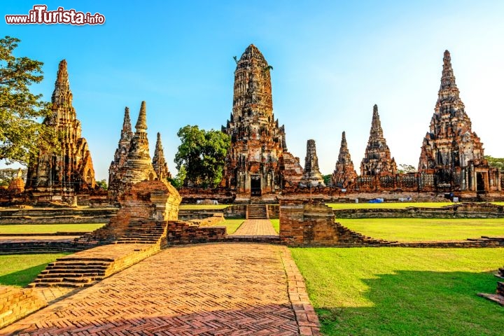 Immagine Le grandi Stupe a Wat Chai Watthnaram (Ayutthaya) in Thailandia - © Ko.Yo / Shutterstock.com
