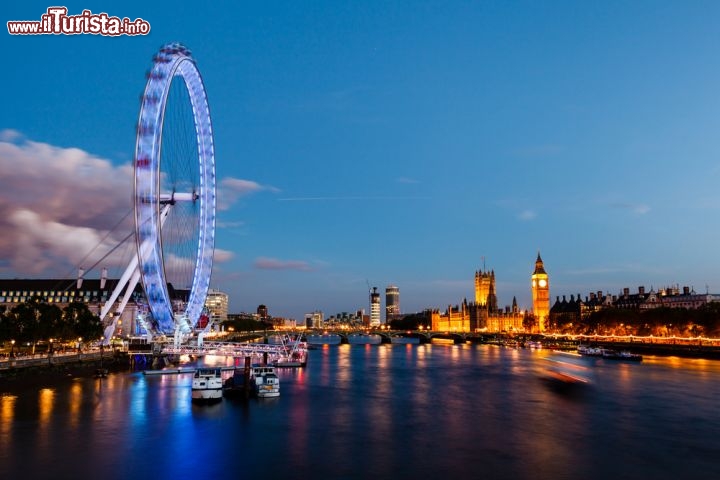 Immagine Tamigi con il London Eye e il Big Ben, Inghilterra. Una bella immagine by night di Londra con alcune delle sue principali attrazioni: il fiume Thames, la grande ruota London Eye e il Big Ben - © anshar / Shutterstock.com