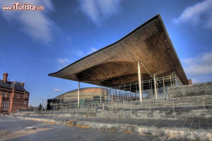 Immagine The National Assembly for Wales si trova nella baia di Cardiff, in Galles - © Gail Johnson / Shutterstock.com
