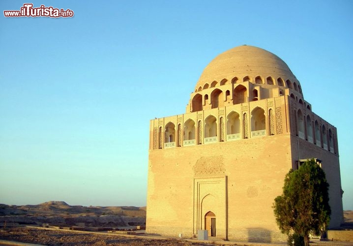 Immagine Turkmenistan Merv mausoleo Ibn Zeid - Foto di Giulio Badini / I Viaggi di Maurizio Levi