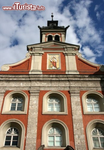 Immagine La Ursulinen Kirche (la chiesa delle Orsoline) in centro ad Innsbruck, Austria - © Tupungato / Shutterstock.com