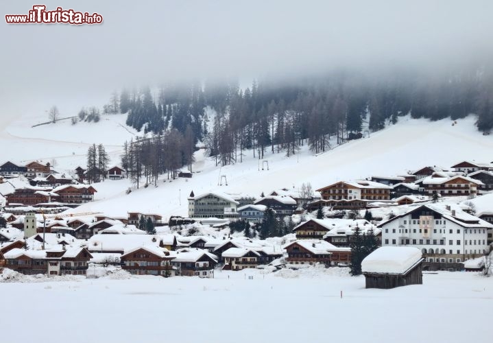 Immagine Val Pusteria vicino a Dobbiaco (Toblach): il villaggio di Sesto, raggiungibile con un anello di sci di fondo. Siamo nel comprensorio del Dolomiti Nordicski.