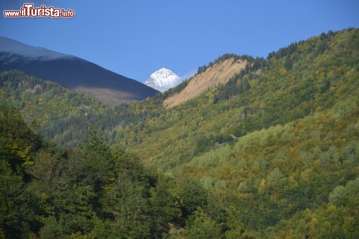 Immagine Le montagne nei dintorni di Mestia, nella valle dello Svaneti, il magico paesaggio montano della Georgia