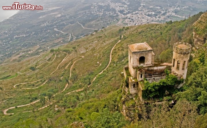 Immagine L'antica Torretta Pepoli prima del restauro ad Erice, provincia di Trapani, Sicilia- © Alberto Zornetta / Shutterstock.com