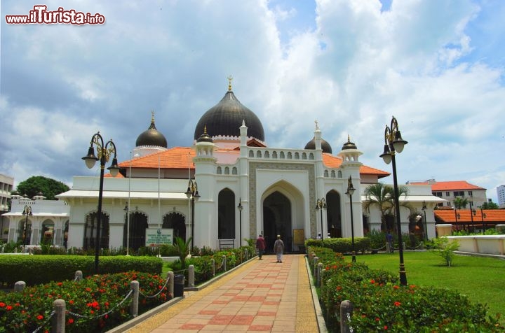 Immagine Il Vecchio tempio di Masjid Kepitan Kling, forse  il più antico in assoluto dell'isola si trova a  George Town, a Penang in Malesia (Malaysia) - © G2019 / Shutterstock.com