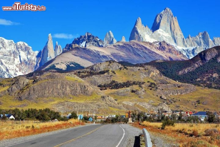 Immagine El Chalten e le vette del Monte Fitz Roy nelle Ande in Patagonia - © kavram / shutterstock.com