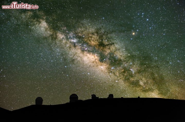 Immagine Via Lattea sui Telescopi del Mauna Kea sull'isola di Big Hawaii (USA) - © MarcelClemens / Shutterstock.com