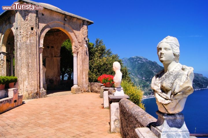 Immagine Una Villa a Ravello, con splendida terrazza sulla costa di Amalfi - © JeniFoto / Shutterstock.com