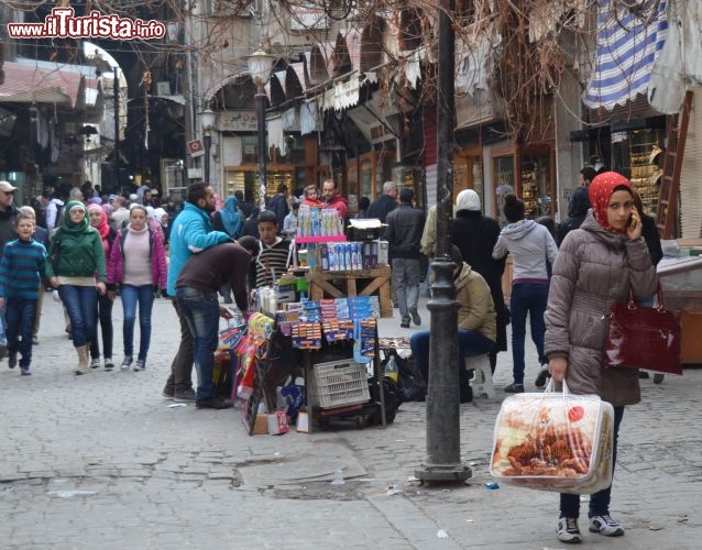 Immagine Vita quotidiana a Damasco Siria dove la gente è abituata alla guerra gennaio 2014 - Foto di Monia Savioli