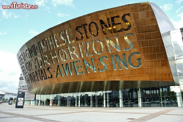 Immagine Il Wales Millennium Centre di Cardiff Bay, nella capitale del Galles - © Tim Dobbs / Shutterstock.com