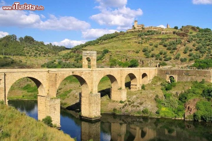 Immagine Il ponte romano sul Fiume Tago ad Alcantara in Spagna - © LianeM / iStockphoto LP