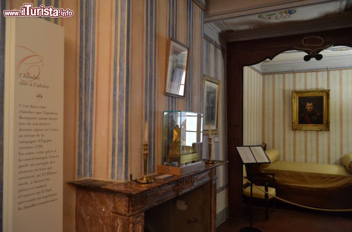 Immagine La stanza da letto chiamata "alcova" dove Napoleone era abituato a dormire quando rientrava nella casa natale di Ajaccio in Place Letizia