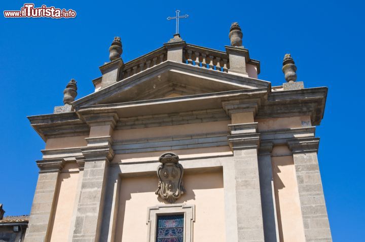Immagine Bagnaia (Viterbo): particolare di una chiesa nel centro del paese.