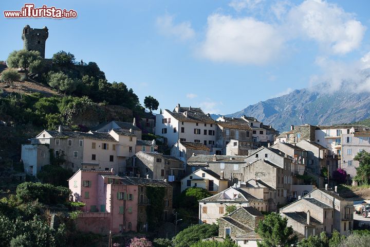 Immagine Panorama del borgo di Nonza, il villaggio costiero del nord della Corsica