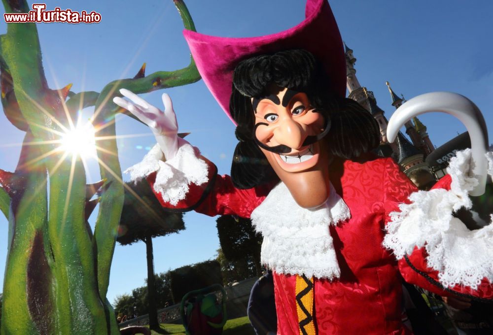 Immagine Capitan Uncino alla parata di Disneyland Paris (Eurodisney) - © news.disneylandparis.com
