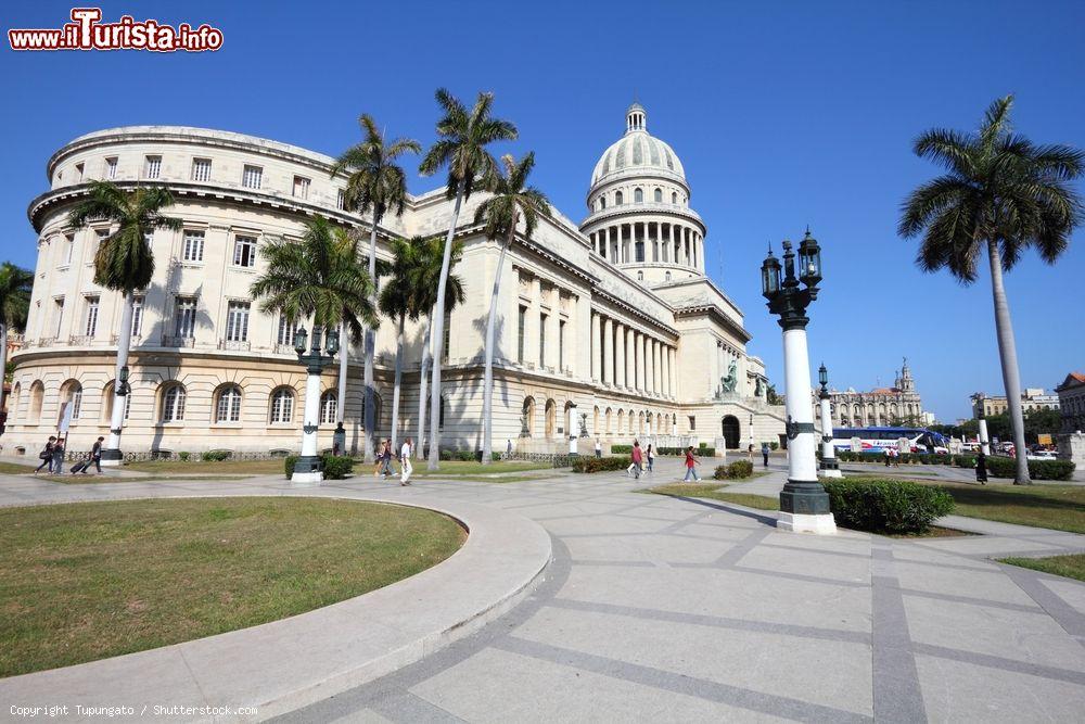 Immagine Il Capitolio Nacional all'Avana (Cuba) fu costruito nel 1929; la sua struttura ricalca quella del Campidoglio di Washington - © Tupungato / Shutterstock.com