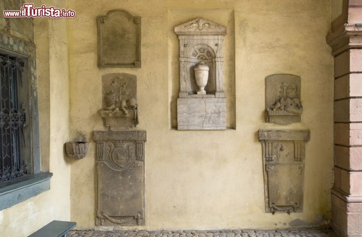 Immagine Un dettaglio della cappella dell'antico cimitero di Friburgo in Bresgovia, città della regione di Baden-Württemberg, nel sud-ovest della Germania - foto © PRILL / Shutterstock.com