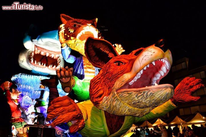 Immagine Un carro allegorico al Carnevale di Striano in Campania - ©  GFDL - Wikipedia