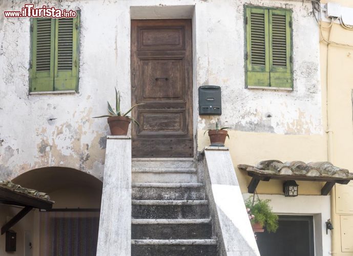 Immagine Una casa del centro storico di Corchiano nel Lazio - ©  Claudio Giovanni Colombo / Shutterstock.com
